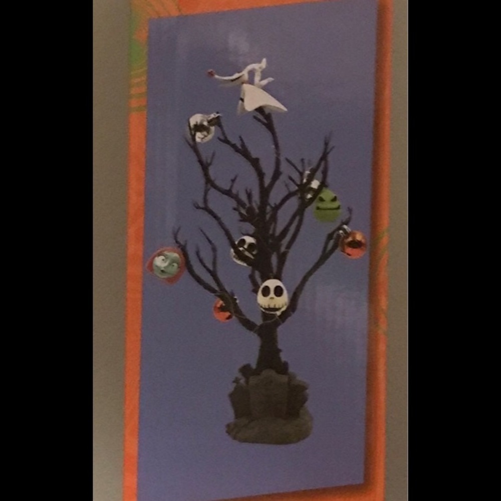 NIGHTMARE BEFORE CHRISTMAS LIGHT UP TREE